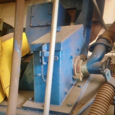 Wheelabrator structural blaster, 48" W x 20" H opening, roll conveyor - Image 3