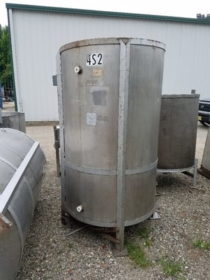 500 gallon Stainless Steel storage tank, 47" dia. x 72" straight side, 84" overall height, has side entering - Image 1