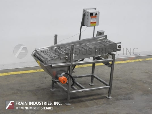 Stainless steel wire belt conveyor with heated chocolate collection bin - Image 1