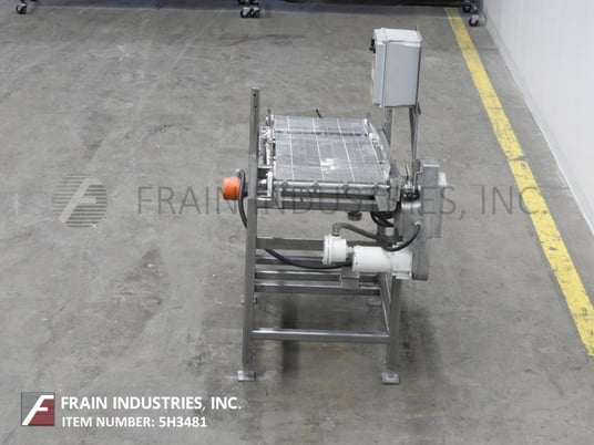 Stainless steel wire belt conveyor with heated chocolate collection bin - Image 4