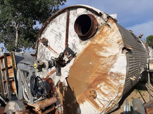 11500 gallon Stainless Steel tank, jacketed, 10' 6" diameter x 18' straight side, dome top, flat bottom, 4" - Image 6