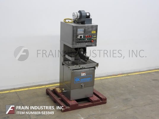 Hoyer #Hoyrobe, chocolate enrober, 50 FPM, 15-1/2" W x 34" L Stainless Steel mesh product belt, 26 gallon - Image 1