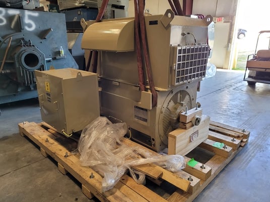 900 HP 1800 RPM General Electric, Frame 5810, weather prot. enclosure type 2, BB, new, 2300/4160V. - Image 1