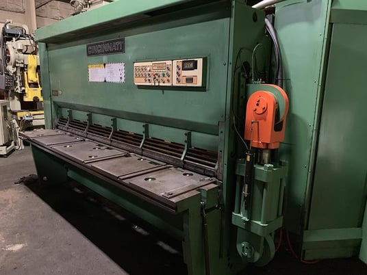 1/2" x 10' Cincinnati #500, hydraulic power shear, 48" Back Gauge, (2) squaring arm, 40 HP, 13 hold downs - Image 4