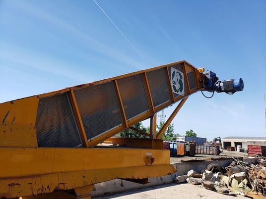 CBI Annihilator primary shredder, 2x300HP, discharge conveyor, taper slot screener, Fines electro magnet, used - Image 3