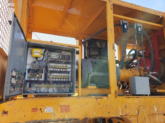 CBI Annihilator primary shredder, 2x300HP, discharge conveyor, taper slot screener, Fines electro magnet, used - Image 5