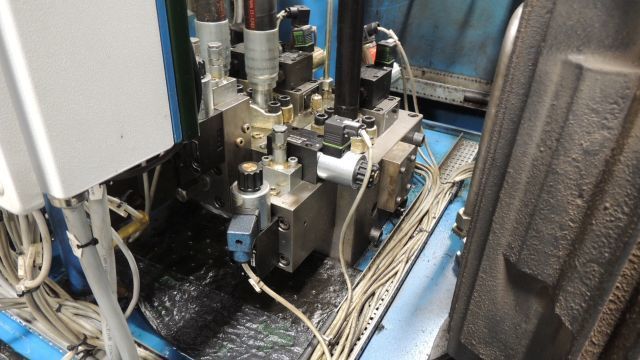 200 Ton, Hydraulico, hydraulic press, 24.5" stroke, 51.1" daylight, 97.2" x44.62" bed, windows, palm buttons - Image 8