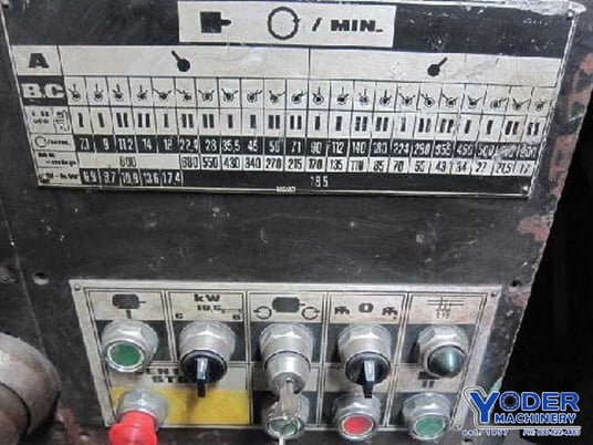 32" x 205" Tos, 3.25" bore, engine lathe, 7.1-900 RPM, steady rests, #68439 - Image 6