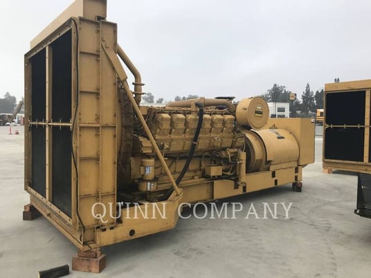 890 - 1750 KW Caterpillar #3512, prime diesel stand-by generator set, 60 Hz, 647 hrs, 1994 (2 available) - Image 4