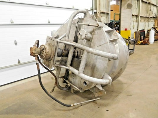 600 gallon Stainless Steel insulated mixing kettle with agitator, 304 Stainless Steel, 65" x 62" bowl, 6" - Image 2