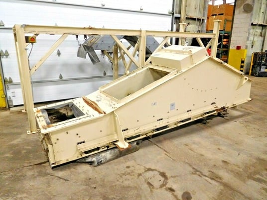 9' Joest #750/-x3800, vibratory screener with springs & stand, 1.6 KW, 9' screener bed, 2011 (2 available) - Image 3