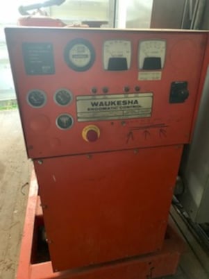 175 KW Waukesha #BS70005, Engomatic generator, 6 cylinder diesel, day tank, external tank, 3 phase - Image 7