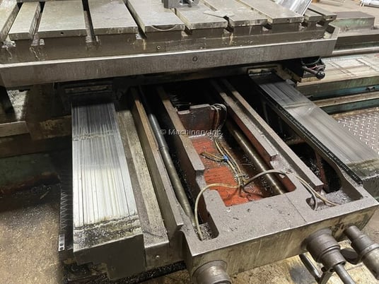 4" Tos #W100A Varnsdorf, 63" X, 44" Y, 49" Z, 35" W, 71-1120 RPM, ISO 50 taper, 49" x49" table, facing head - Image 9