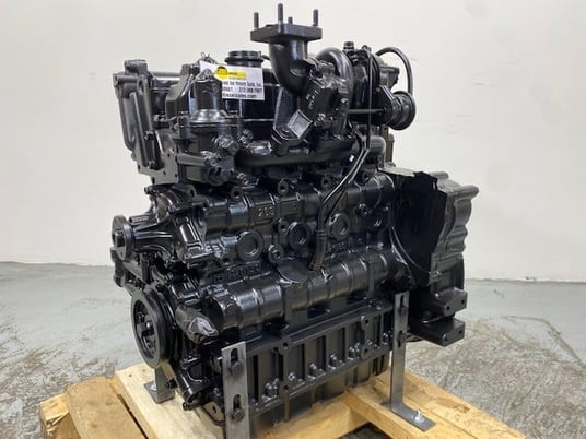 49 HP Kubota #V2607, 2700 RPM, complete remanufactured engine, exchange with one year parts warranty, #2607R - Image 1