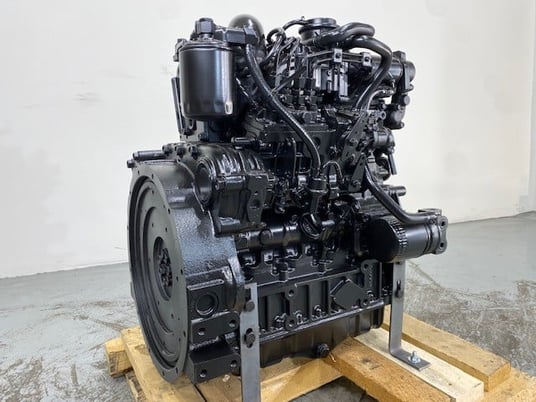 49 HP Kubota #V2607, 2700 RPM, complete remanufactured engine, exchange with one year parts warranty, #2607R - Image 2