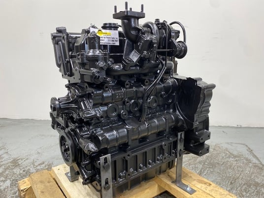 49 HP Kubota #V2607, 2700 RPM, complete remanufactured engine, exchange with one year parts warranty, #2607R - Image 3