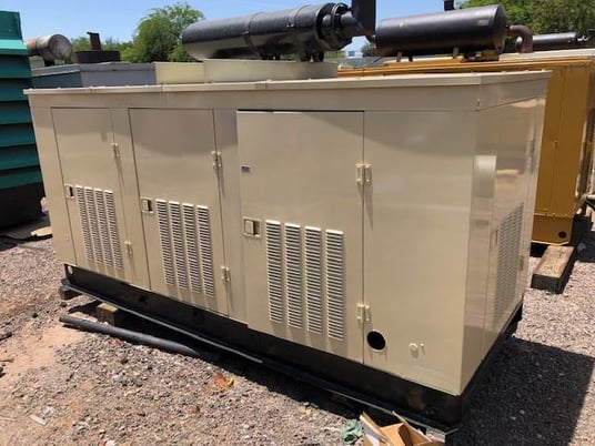 175 KW Generac #99A06039, Natural gas generator set, 480 Volts, 3-phase, 498 hrs, spark ignited, 1999 - Image 2