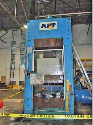 AP & T #LMB-12000-13-09, blanking, embossing & cut off line, 1200 ton, 1996 - Image 9