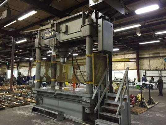 600 Ton, Dake hydraulic straightening press, 31" stroke, 17" SH, 48" DL, 144" x 48" bed, pendant control - Image 1