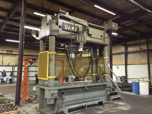 600 Ton, Dake hydraulic straightening press, 31" stroke, 17" SH, 48" DL, 144" x 48" bed, pendant control - Image 3