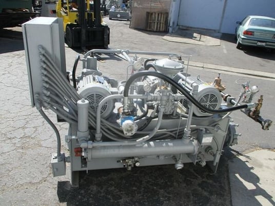 Continental Hydraulic #PVR50-42A15, hydraulic pumps, (2) 10 HP pumps, (1) 5 HP pump, controls, valves & heat - Image 4