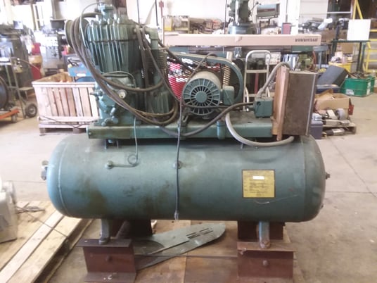 5 HP Quincy #325, air compressor, tank mounted, 200 psig, 2" stroke, 400/920 RPM, 80 gal.tank, S/N 828822l - Image 1