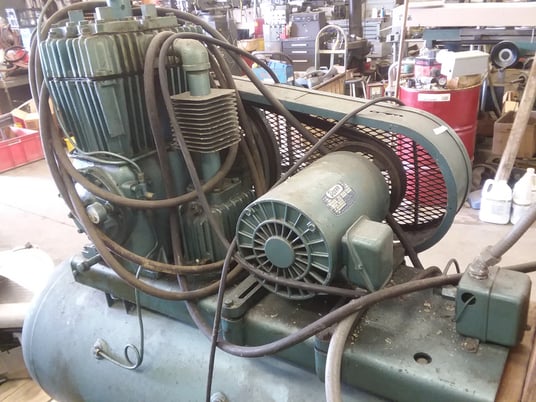5 HP Quincy #325, air compressor, tank mounted, 200 psig, 2" stroke, 400/920 RPM, 80 gal.tank, S/N 828822l - Image 2