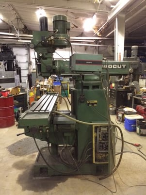 Willis Microcut #500VS, vertical mill, 59" x11.8" table, 4 HP, 60-3600 RPM, Acu-Rite 3-Axis digital read out - Image 2