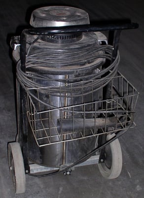 Dayton #3Z711G, industrial vacuum cleaner, 15 gallons, mounted on wheels, complete electrical controls, 120 - Image 2