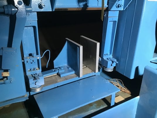 23" x 23" DoAll #C-21620, horizontal bandsaw, 60-300 FPM, 36" wheel diameter, adjustable hydraulic feed - Image 4