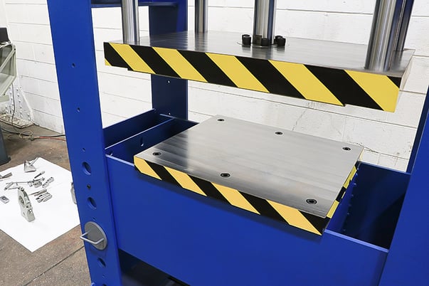 25 Ton, Press master #20x24, 4-post hydraulic press, pressure gauge / regulator, #153073 - Image 4