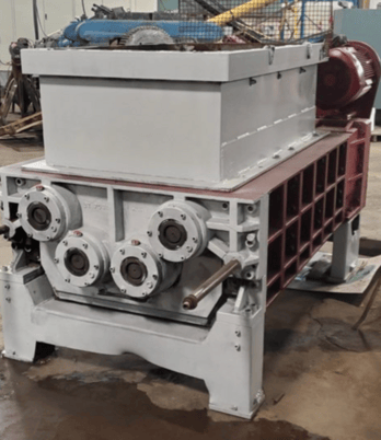 Untha #RS60, used grinder shredder, 4 shaft design, approx 56.69" x 33.85" cutting chamber, approx 2-3 TPH - Image 2