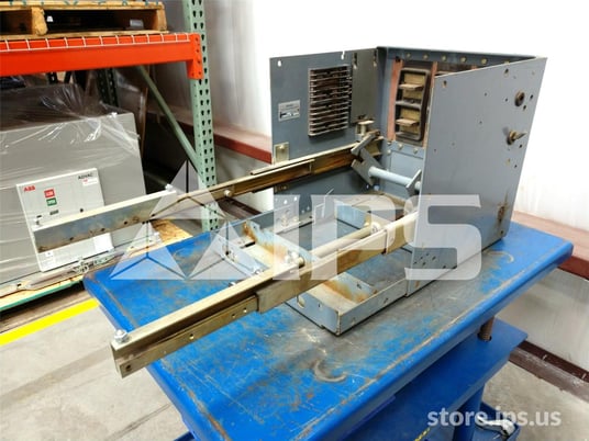 800 Amps Sylvania Drawout Substructure For Sspb, Manually Or Electrically Operated Breaker - Image 4