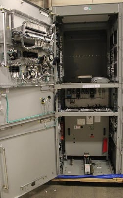 Siemens #GM-SG, 1200 Amp, 5 KV, 6 sections w/5 1200 Amp breakers, new surplus - Image 5
