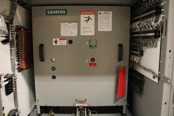 Siemens #GM-SG, 1200 Amp, 5 KV, 6 sections w/5 1200 Amp breakers, new surplus - Image 6