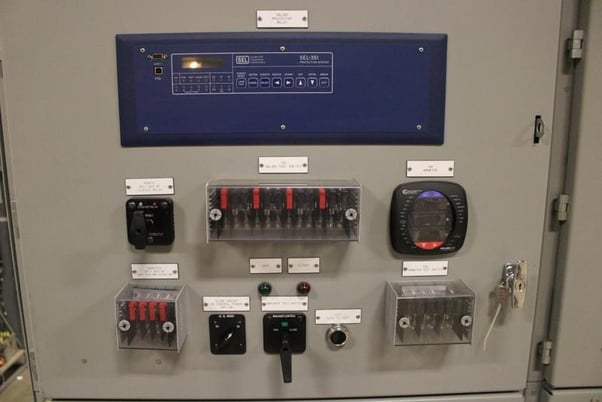 Siemens #GM-SG, 1200 Amp, 5 KV, 6 sections w/5 1200 Amp breakers, new surplus - Image 8