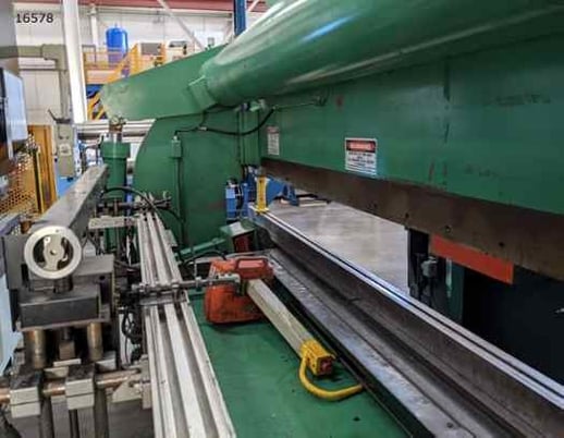 130 Ton, Accurpress #713012, hydraulic, 12' overall, 124" between housing, 8" stroke, 10" throat, S/N - Image 3