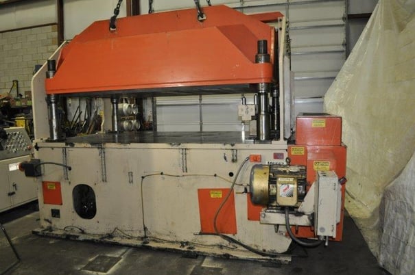 80 Ton, Bradbury, cut-off press, 1 stroke, 28.5"Shut Height, 120" x70.5"bed, 55 SPM, 20 HP, 1999 - Image 1
