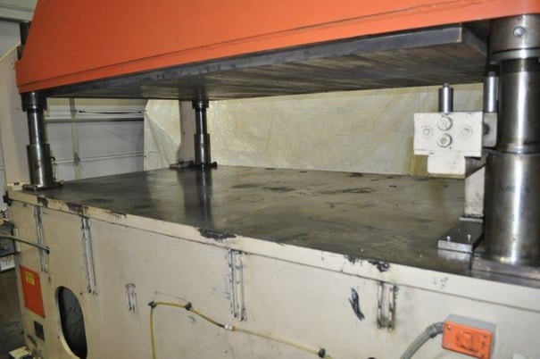 80 Ton, Bradbury, cut-off press, 1 stroke, 28.5"Shut Height, 120" x70.5"bed, 55 SPM, 20 HP, 1999 - Image 3