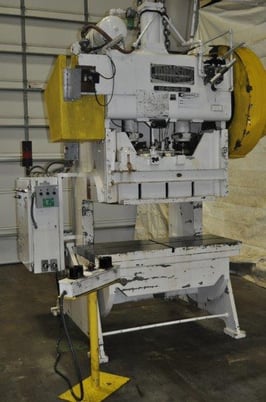 60 Ton, Johnson #G2-60-56-22, gap frame press, 4" stroke, 15" Shut Height,air clutch, 100 SPM, 1965 - Image 2