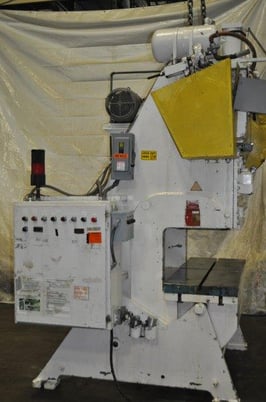 60 Ton, Johnson #G2-60-56-22, gap frame press, 4" stroke, 15" Shut Height,air clutch, 100 SPM, 1965 - Image 3