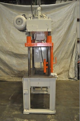 30 Ton, B &T #Rapid-Press, 4-post hydraulic press, 18" stroke, 26" daylight, 47-1/4"x28"bed - Image 3