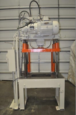 30 Ton, B &T #Rapid-Press, 4-post hydraulic press, 18" stroke, 26" daylight, 47-1/4"x28"bed - Image 4