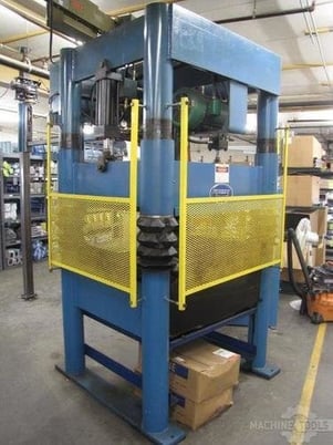 30 Ton, Beckwood #4P31F4238, 4-post hydraulic press, 10" stroke, 19" daylight, 7.5 HP, 2000 - Image 2