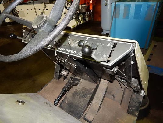 Advance #470200, floor sweeper, 36" cleaning path,right side edge brush, 1973 - Image 4