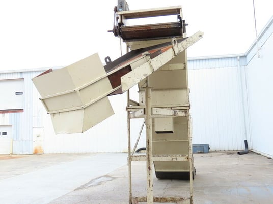 32" x 3.6' Wardcraft incline chip conveyor 45 deg .75 HP, 13 FPM, 141" discharge - Image 9