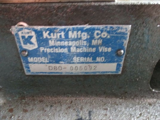 Kurt #D80, 8" milling machine vise w/handle, used - Image 3