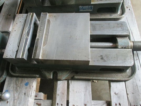 Kurt #D80, 8" milling machine vise w/handle, used - Image 4