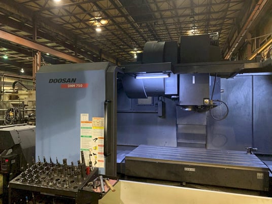 Doosan Daewoo #DNM 750, CNC vertical machining center, 30 automatic tool changer, 64.2" X, 30" Y, 25.6" Z - Image 2