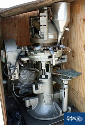 2.5 Ton, Stokes #BB2, rotary tablet press, 27 station, double sided, 5/8" max tablet diameter, 11/16" max - Image 3